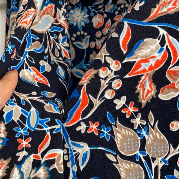 Wrinkle-Free Blouse - Picture 3 of 7